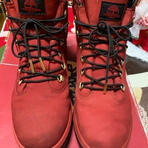 Men/hommes dark red timberland field boots ..preowned size 10